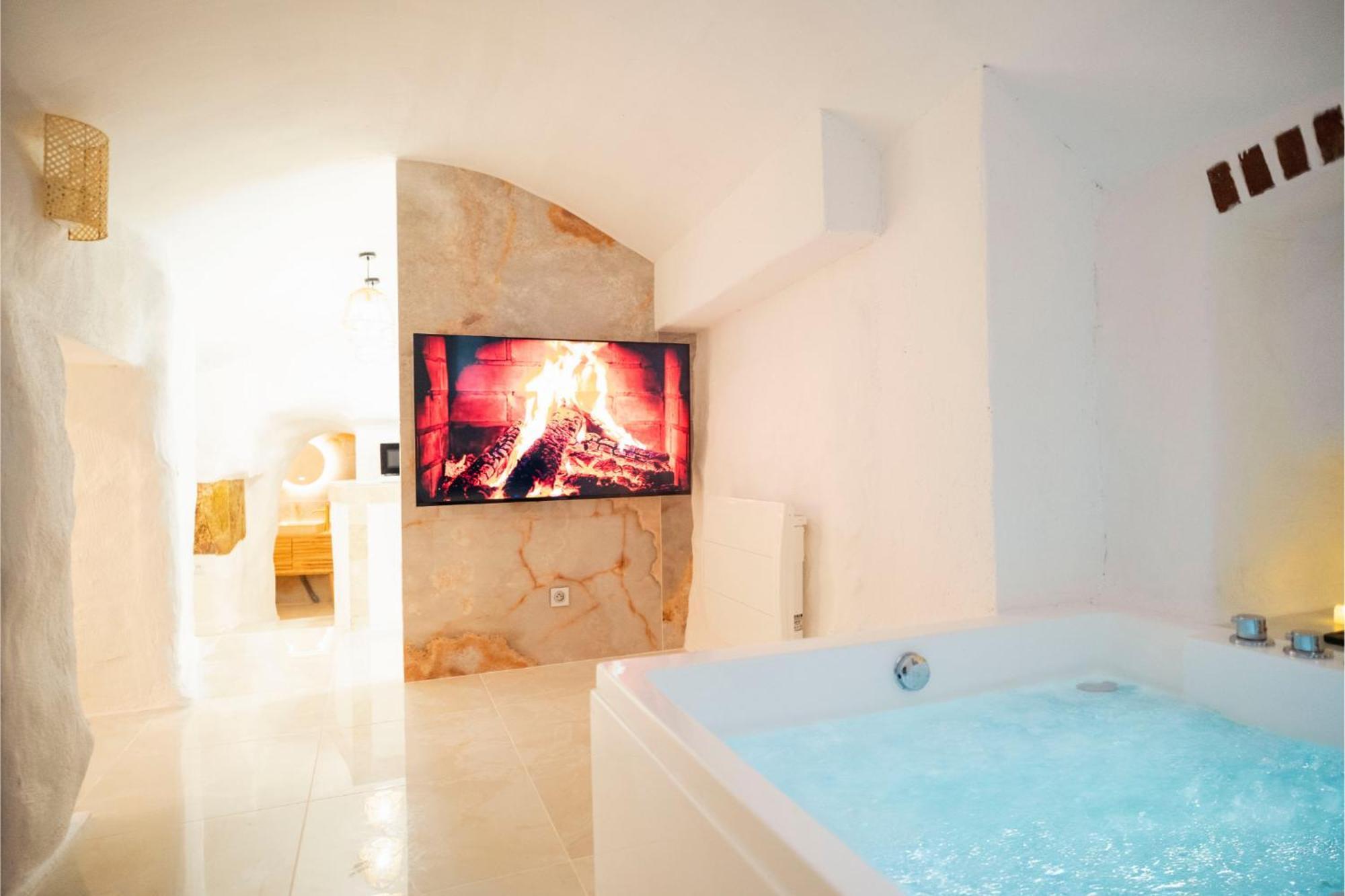 Le Temple D'Aphrodite, Appartement Avec Spa Vienne  Bagian luar foto
