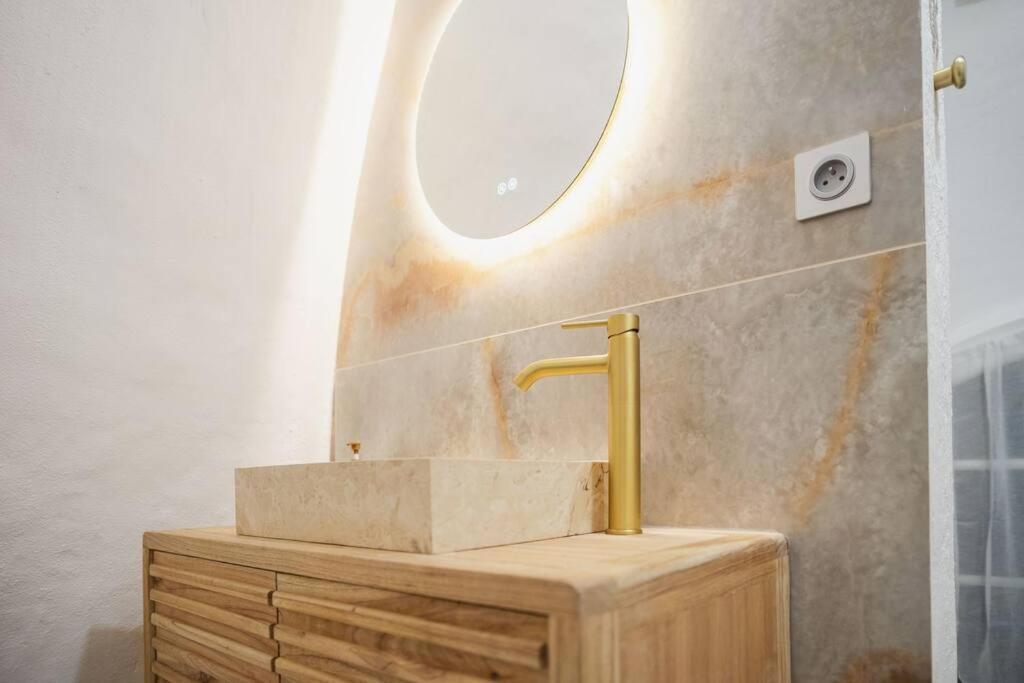 Le Temple D'Aphrodite, Appartement Avec Spa Vienne  Bagian luar foto